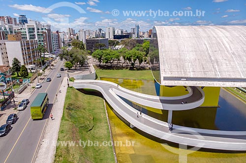  Foto feita com drone da fachada lateral do Museu Oscar Niemeyer - também conhecido como Museu do Olho  - Curitiba - Paraná (PR) - Brasil