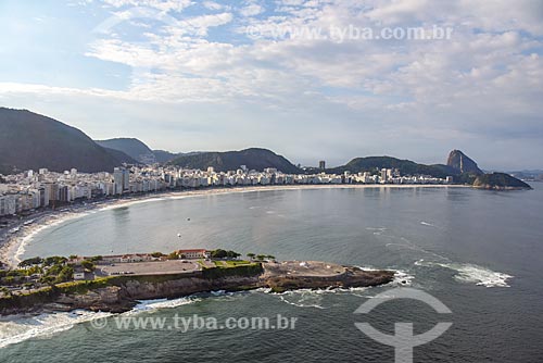  Foto aérea do Antigo Forte de Copacabana (1914-1987), atual Museu Histórico do Exército com a Praia de Copacabana e o Pão de Açúcar ao fundo  - Rio de Janeiro - Rio de Janeiro (RJ) - Brasil