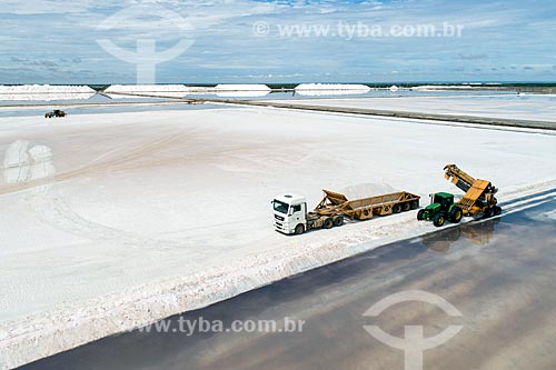  Foto feita com drone da extração de sal em tanques de evaporação  - Macau - Rio Grande do Norte (RN) - Brasil