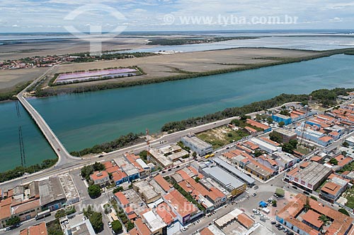 Foto feita com drone da cidade de Macau com ponte sobre o Rio Piranhas-Açu  - Macau - Rio Grande do Norte (RN) - Brasil