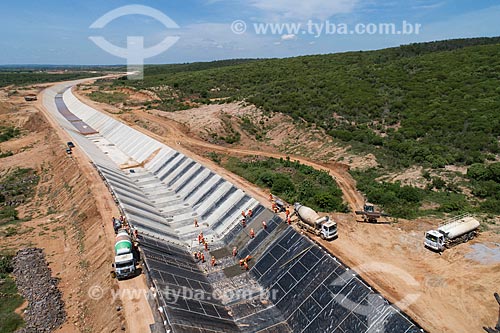  Foto feita com drone da concretagem do canal do Projeto de Integração do Rio São Francisco com as bacias hidrográficas do Nordeste Setentrional - eixo norte  - Jati - Ceará (CE) - Brasil