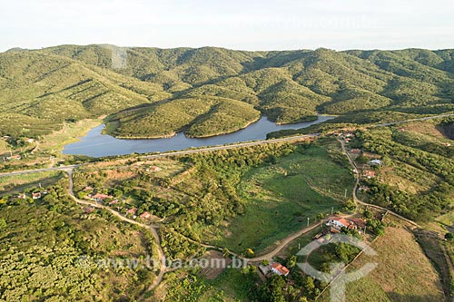  Foto feita com drone de trecho da Rodovia Santos Dumont (BR-116) ao lado de rio  - Barro - Ceará (CE) - Brasil