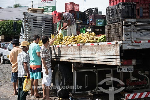  Bananas à venda em feira livre na cidade de Cajazeiras  - Cajazeiras - Paraíba (PB) - Brasil