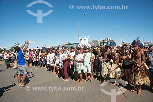  Manifestação contra a municipalização da saúde indígena e mudança da FUNAI para o Ministério da Agricultura durante o 15º Acampamento Terra Livre na Esplanada dos Ministérios  - Brasília - Distrito Federal (DF) - Brasil