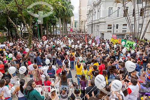  Manifestação contra os cortes (contingenciamento) de verbas para a educação universitária  - Juiz de Fora - Minas Gerais (MG) - Brasil