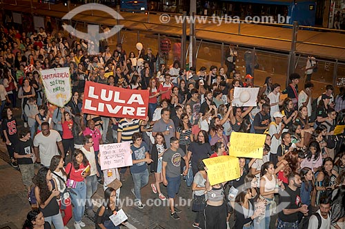  Manifestação contra os cortes (contingenciamento) de verbas para a educação universitária  - Juiz de Fora - Minas Gerais (MG) - Brasil