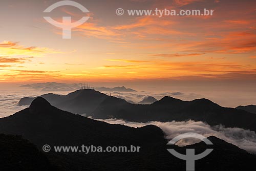  Vista do Morro do Sumaré a partir do Bico do Papagaio no Parque Nacional da Tijuca durante o pôr do sol  - Rio de Janeiro - Rio de Janeiro (RJ) - Brasil