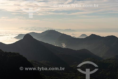  Vista do Morro do Sumaré a partir do Bico do Papagaio no Parque Nacional da Tijuca durante o amanhecer  - Rio de Janeiro - Rio de Janeiro (RJ) - Brasil