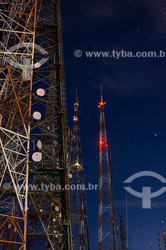  Torres de telecomunicação no Morro do Sumaré durante o amanhecer  - Rio de Janeiro - Rio de Janeiro (RJ) - Brasil