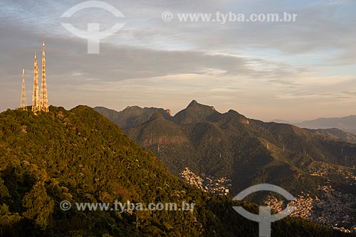  Vista do amanhecer no Morro do Sumaré com o Morro do Borel ao fundo  - Rio de Janeiro - Rio de Janeiro (RJ) - Brasil
