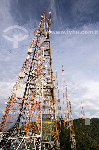  Vista de torre de telecomunicação no Morro do Sumaré durante o amanhecer  - Rio de Janeiro - Rio de Janeiro (RJ) - Brasil