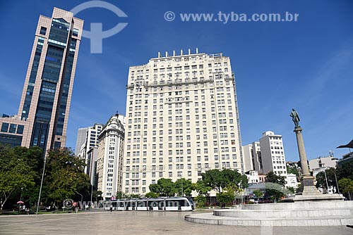  Vista da fachada do Centro Empresarial RB1, Edifício Joseph Gire (1929) e o Monumento à Visconde de Mauá a partir da Praça Mauá  - Rio de Janeiro - Rio de Janeiro (RJ) - Brasil