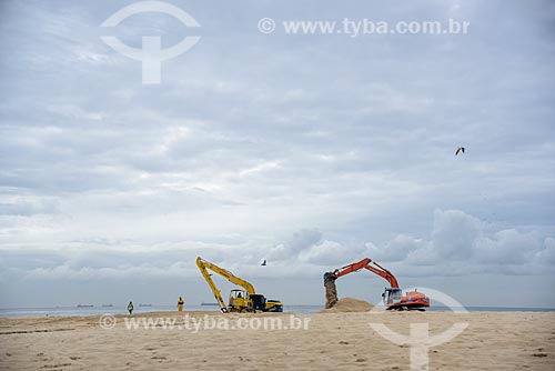  Escavadeiras na orla da Praia do Leblon  - Rio de Janeiro - Rio de Janeiro (RJ) - Brasil