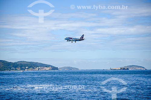 Avião sobrevoando a Baía de Guanabara  - Rio de Janeiro - Rio de Janeiro (RJ) - Brasil