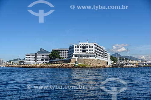 Vista da Escola Naval durante passeio turístico de barco na Baía de Guanabara com o Cristo Redentor ao fundo  - Rio de Janeiro - Rio de Janeiro (RJ) - Brasil