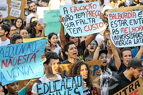  Manifestação contra os cortes (contingenciamento) de verbas para a educação universitária  - São José do Rio Preto - São Paulo (SP) - Brasil
