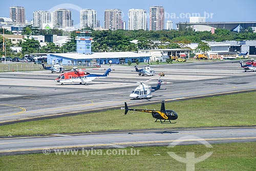  Helicópteros na pista do Aeroporto Roberto Marinho - mais conhecido como Aeroporto de Jacarepaguá  - Rio de Janeiro - Rio de Janeiro (RJ) - Brasil