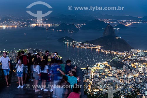  Vista do Pão de Açúcar a partir do mirante do Cristo Redentor durante o anoitecer  - Rio de Janeiro - Rio de Janeiro (RJ) - Brasil