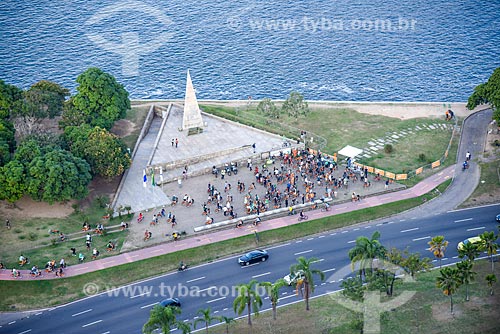  Foto aérea de ciclistas no Monumento à Estácio de Sá durante a Bike Parade promovida pelo evento Velo-City - conferência internacional sobre mobilidade em bicicleta  - Rio de Janeiro - Rio de Janeiro (RJ) - Brasil