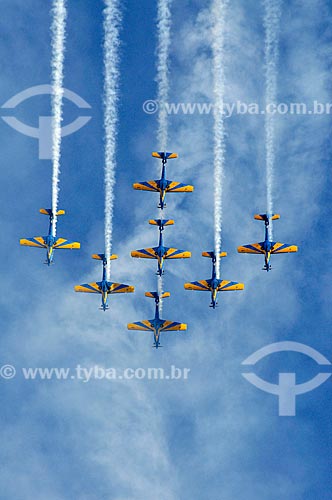  Aviões da Esquadrilha da Fumaça fazendo manobras acrobáticas  - São José do Rio Preto - São Paulo (SP) - Brasil