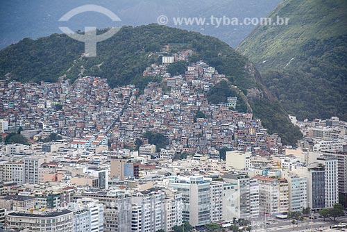  Foto aérea dos prédios bairro de Copacabana com a Favela Pavão Pavãozinho ao fundo  - Rio de Janeiro - Rio de Janeiro (RJ) - Brasil