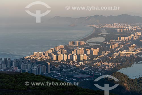  Vista do bairro da Barra da Tijuca a partir da Pedra Bonita durante o amanhecer  - Rio de Janeiro - Rio de Janeiro (RJ) - Brasil