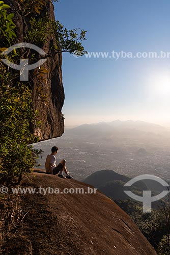  Jovem observando a vista à partir do Bico do Papagaio  - Rio de Janeiro - Rio de Janeiro (RJ) - Brasil