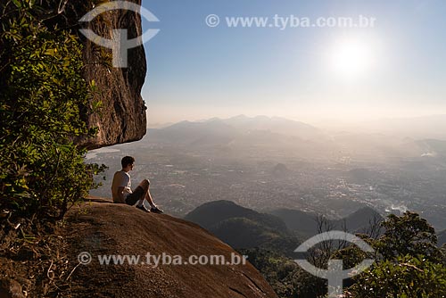  Jovem observando a vista à partir do Bico do Papagaio  - Rio de Janeiro - Rio de Janeiro (RJ) - Brasil