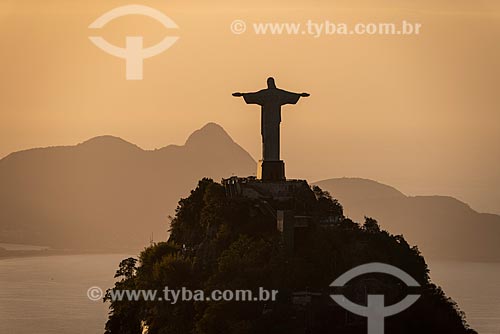  Vista do amanhecer no Cristo Redentor a partir do Morro do Sumaré  - Rio de Janeiro - Rio de Janeiro (RJ) - Brasil
