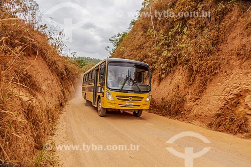  Ônibus Escolar na zona rural da cidade de Guarani  - Guarani - Minas Gerais (MG) - Brasil