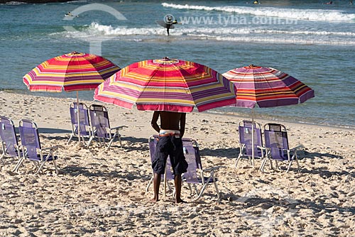  Guarda-sol na orla da Praia de Ipanema  - Rio de Janeiro - Rio de Janeiro (RJ) - Brasil