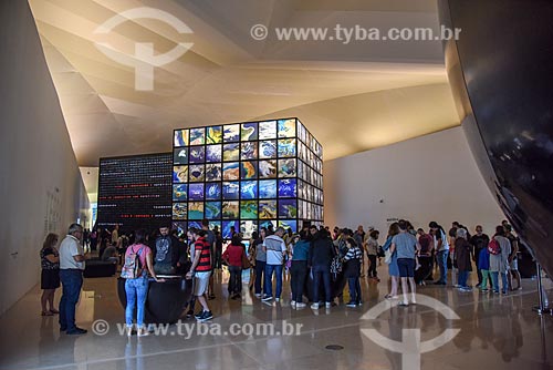  Mesas interativas com informações sobre o universo no interior do Museu do Amanhã  - Rio de Janeiro - Rio de Janeiro (RJ) - Brasil