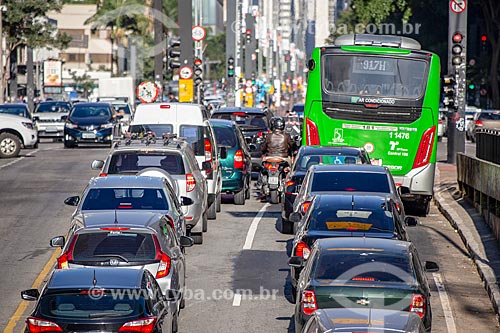  Tráfego na Avenida Paulista  - São Paulo - São Paulo (SP) - Brasil