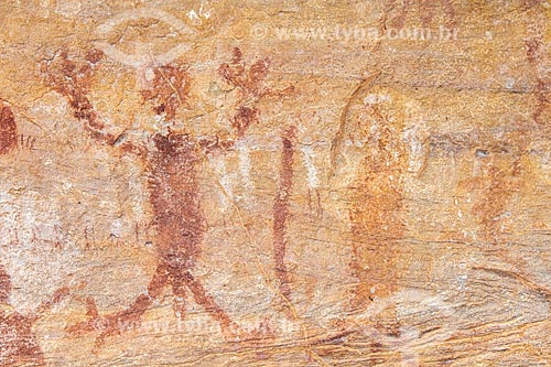  Detalhe de pintura rupestre - figura de animais e pessoas - no Sítio Arqueológico Toca da Extrema II - Parque Nacional Serra da Capivara  - São Raimundo Nonato - Piauí (PI) - Brasil