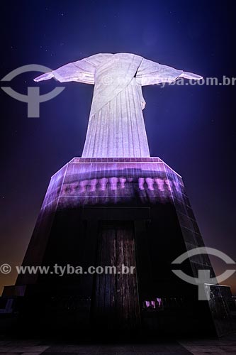  Detalhe da estátua do Cristo Redentor (1931) durante a noite  - Rio de Janeiro - Rio de Janeiro (RJ) - Brasil