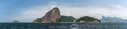  Vista do Pão de Açúcar a partir da Baía de Guanabara com o Cristo Redentor ao fundo  - Rio de Janeiro - Rio de Janeiro (RJ) - Brasil