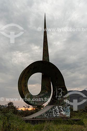  Monumento que marca o ponto central da Bahia  - Palmeiras - Bahia (BA) - Brasil