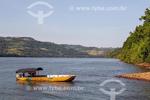  Barco de transporte de passageiros no Rio Uruguai, entre Itapiranga-SC e Barra do Guarita-RS - Divisa de Santa Catarina com o Rio Grande do Sul  - Itapiranga - Santa Catarina (SC) - Brasil