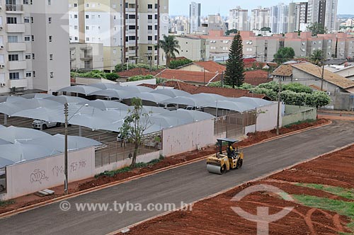  Rolo compactador trabalhando em rua que vai ser pavimentada  - São José do Rio Preto - São Paulo (SP) - Brasil