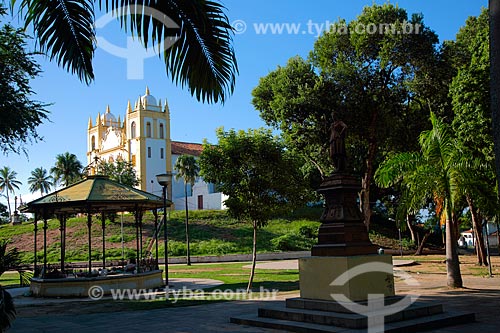  Coreto na Praça do Carmo com o Convento e Igreja de Nossa Senhora do Carmo - também conhecida como Convento e Igreja de Santo Antônio do Carmo (século XVI) - ao fundo  - Olinda - Pernambuco (PE) - Brasil