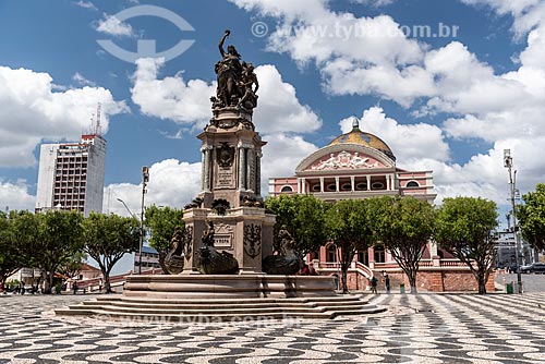  Praça São Sebastião - assim como em Copacabana o padrão foi inspirado na Praça do Rossio em Lisboa - com o Monumento à Abertura dos Portos às Nações Amigas (1900) e o Teatro Amazonas (1896)  - Manaus - Amazonas (AM) - Brasil