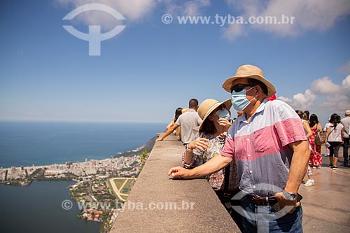 Turistas usando máscaras em visita ao Cristo Redentor - Crise do Coronavírus  - Rio de Janeiro - Rio de Janeiro (RJ) - Brasil