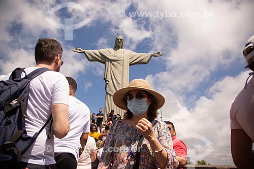  Turistas usando máscaras em visita ao Cristo Redentor - Crise do Coronavírus  - Rio de Janeiro - Rio de Janeiro (RJ) - Brasil