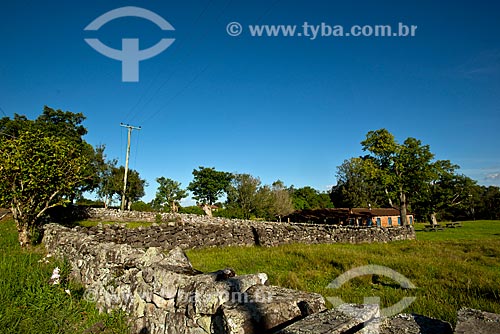  Muro de taipa na zona rural da cidade de Cotiporã  - Cotiporã - Rio Grande do Sul (RS) - Brasil