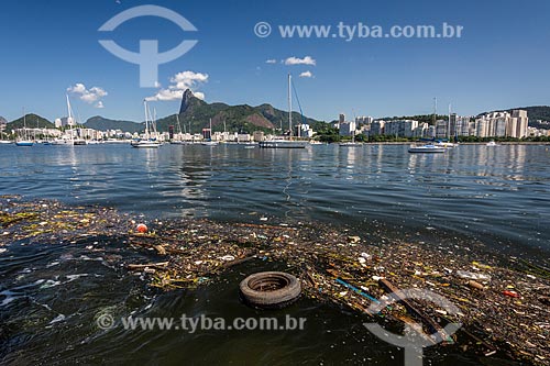  Lixo flutuando na Baía de Guanabara  - Rio de Janeiro - Rio de Janeiro (RJ) - Brasil