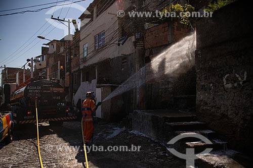  Higienização da comunidade Boca do Mato para combater o vírus da Covid-19 - Crise do Coronavírus  - Rio de Janeiro - Rio de Janeiro (RJ) - Brasil