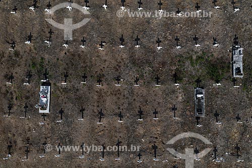  Foto feita com drone de valas comuns no Cemitério de São Francisco Xavier - mais conhecido como Cemitério do Caju - Crise do Coronavírus  - Rio de Janeiro - Rio de Janeiro (RJ) - Brasil