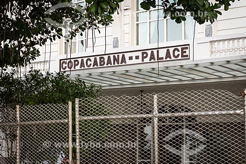  Fachada do Hotel Copacabana Palace protegida por grades após fechamento temporário evitando vandalismo - Crise do Coronavírus  - Rio de Janeiro - Rio de Janeiro (RJ) - Brasil