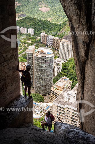  Vista de prédios durante a escalada do Morro do Cantagalo  - Rio de Janeiro - Rio de Janeiro (RJ) - Brasil