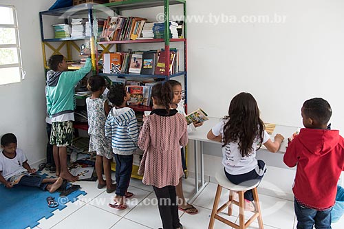  Crianças indígenas em escola - Terra Indígena Pau Brasil da etnia Tupiniquim - ACRÉSCIMO DE 100% SOBRE O VALOR DE TABELA  - Aracruz - Espírito Santo (ES) - Brasil